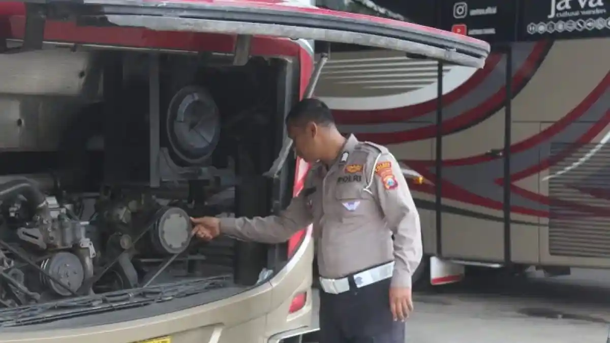 Berita - Ramp Check Polres Trenggalek: Sambangi Langsung Pool Bus Pariwisata