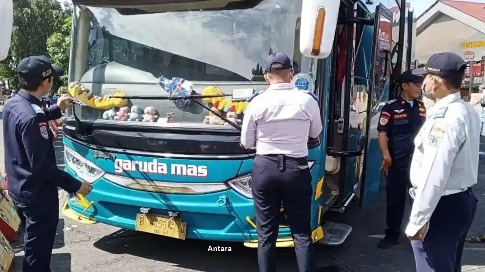 Bus - Bus Pakai Klakson ‘Telolet’ Dilarang, Ini Alasannya