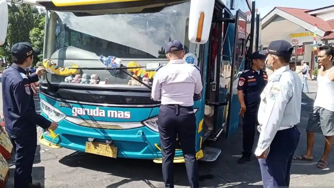 Berita - Cek Bus Pra Lebaran Di Terminal Kalideres