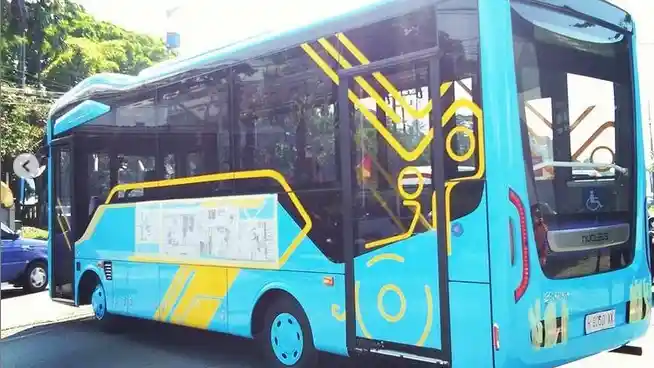 Foto - Medium City Bus Baru Karoseri Laksana, Futuristik Dan Ramah Difabel
