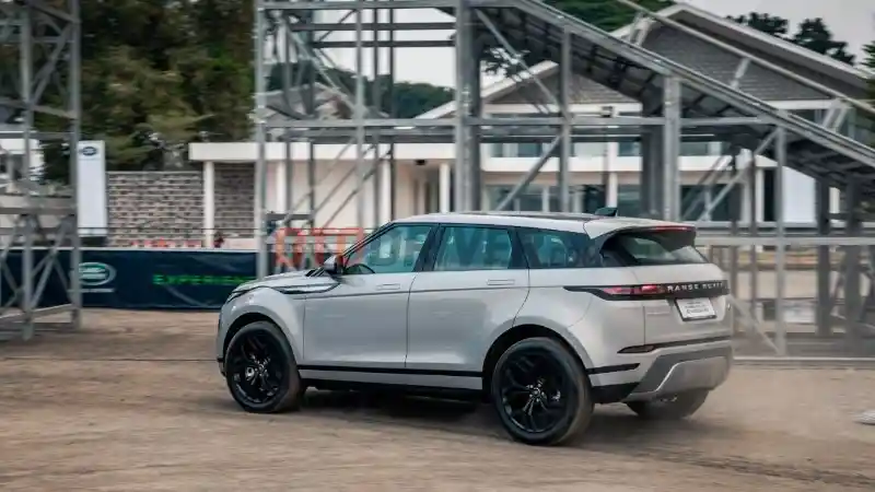 Berita - Mengenal ClearSight Ground View Pada Evoque Generasi Kedua