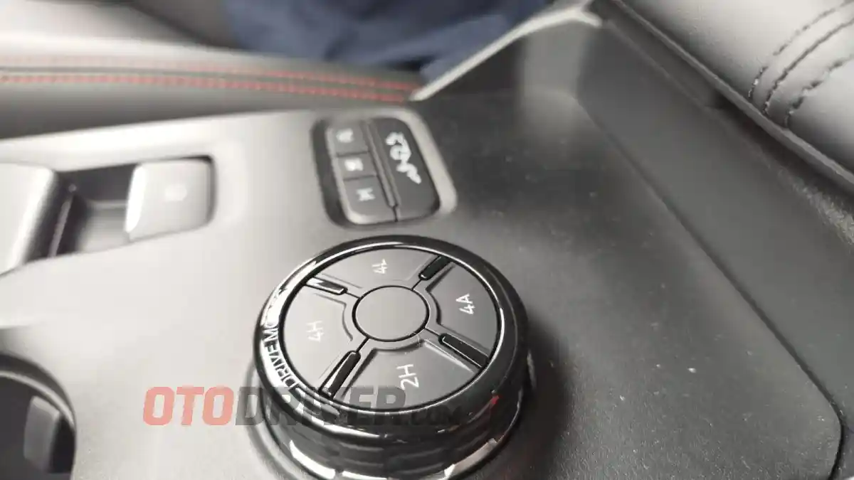 Foto - Menjajal Ford Ranger Raptor V6, Gemuruh Klasik Dengan Performa Masa Kini