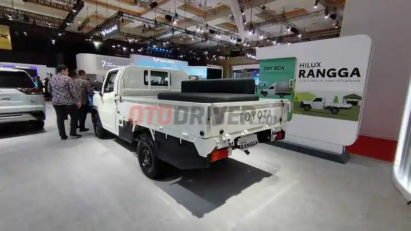 Foto - Seperti Ini Wujud Toyota Hilux Rangga Dari Dekat