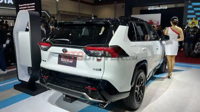 Foto - Toyota RAV4 PHEV Melantai di GJAW, Simak Spesifikasinya