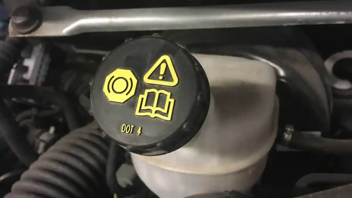 Berita - Tak Ingin Kejadian Rem Blong? Rutin Ganti Minyak Rem