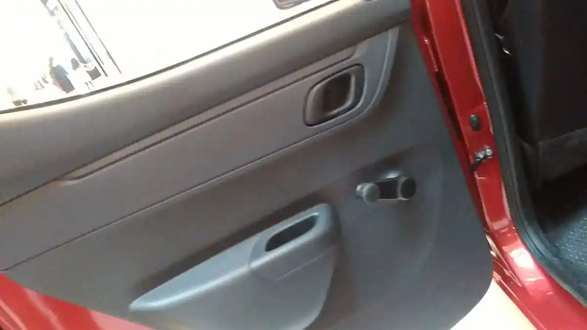 Foto - Power Window Hanya di Depan, Begini Cara Membuka Jendela Renault Kwid