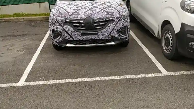 Foto - Renault Triber Ditemukan Kembali Ke Benua Asalnya