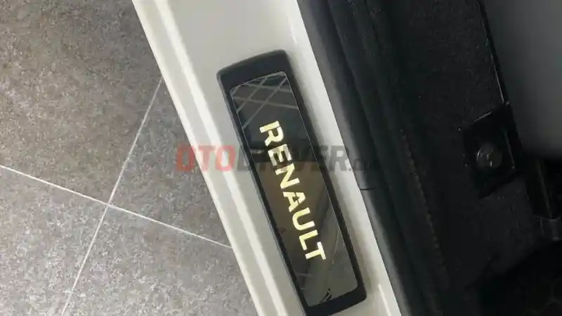 Foto - Ini Dia Mobil Andalan Renault di Dealer Cikarang, Apa Spesialnya?