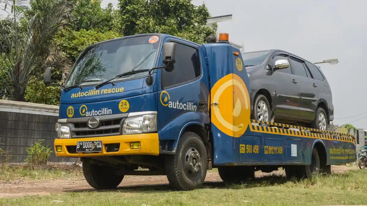 Foto - Menderek Mobil Tak Bisa Sembarangan, Begini yang Benar