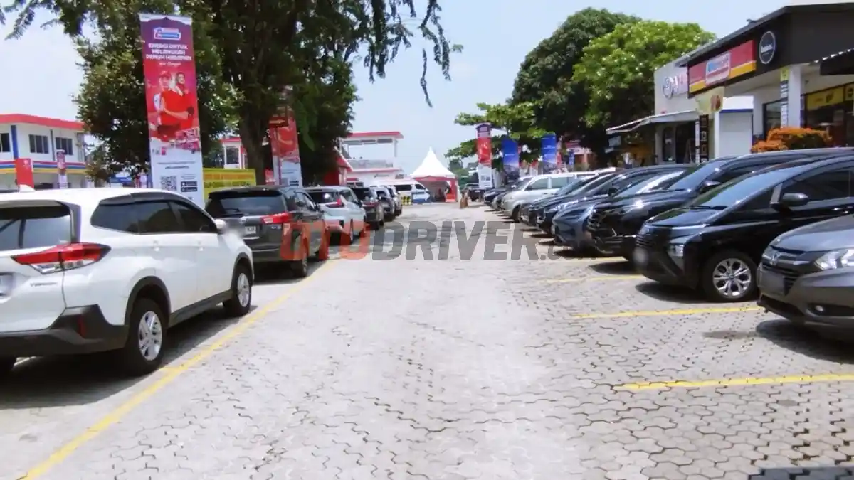Foto - Perhatikan Dua Waktu Puncak Arus Balik Ke Wilayah Jabodetabek Dari Arah Timur