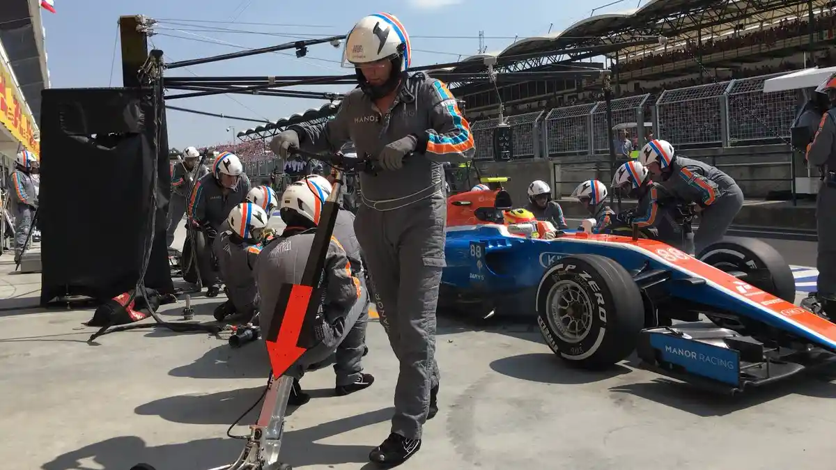 Foto - F1 Hungaria: Lewis Hamilton Hattrick Dan Pimpin Klasemen