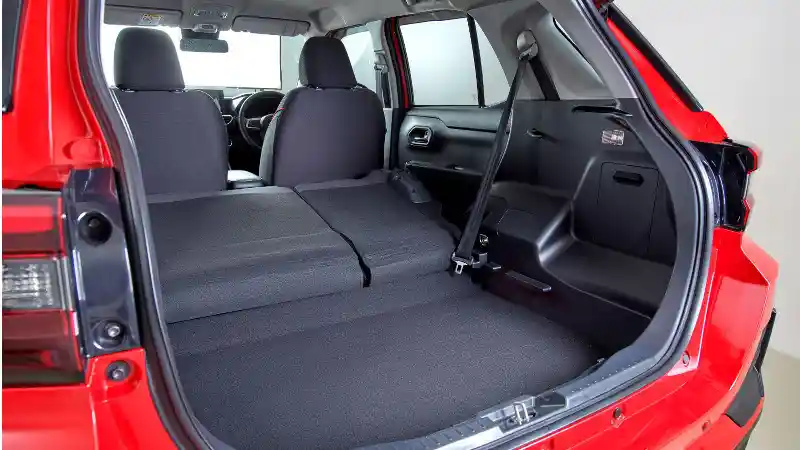 Foto - Daihatsu Rocky, Si Mungil Kaya Fitur 