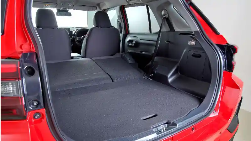 Foto - Daihatsu Rocky, Si Mungil Kaya Fitur 