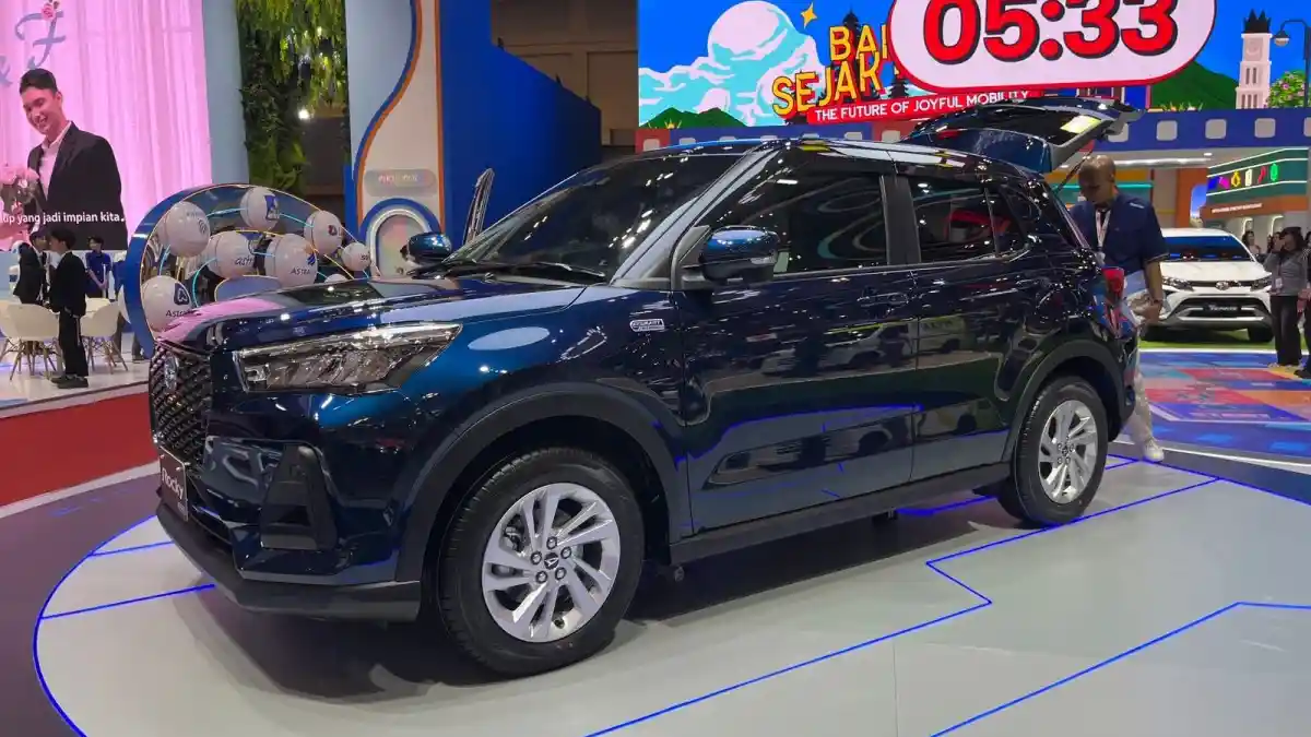 Foto - Mencoba Daihatsu Rocky e-Smart Hybrid, Lebih Mantap Dari Rocky Versi Lokal