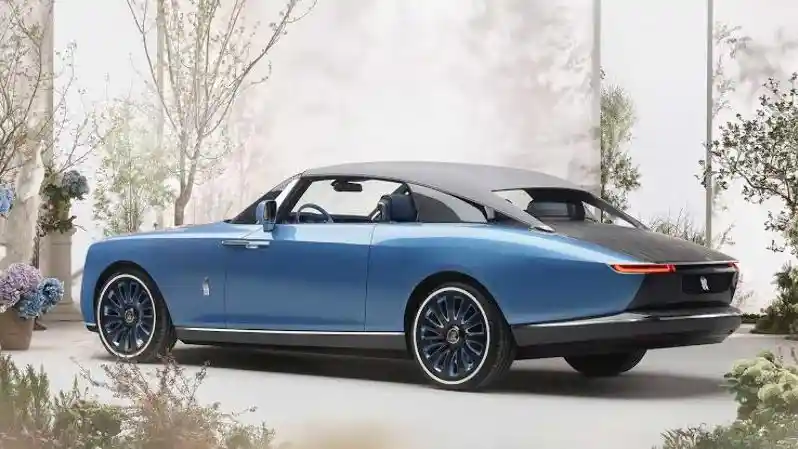 Foto - Rolls-Royce Hadirkan Coachbuilt Boat Tail, Kapal Pesiar Darat Supermewah