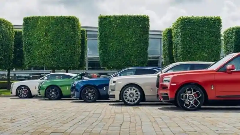 Foto - Rolls-Royce Landspeed Unjuk Kebolehan, Hanya Dijual 35 Unit