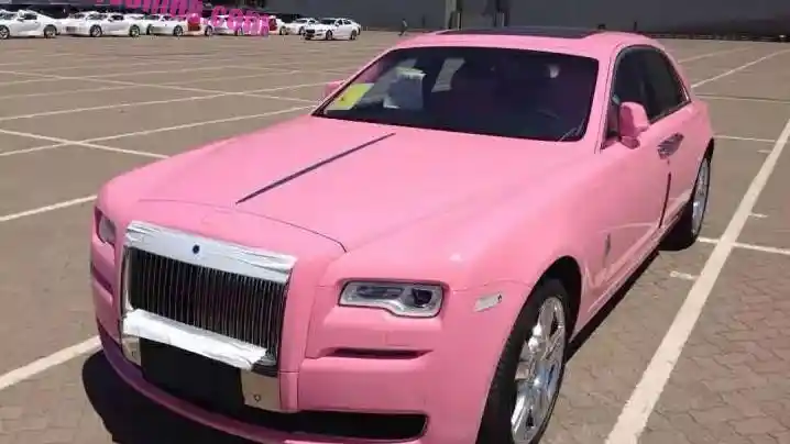 Berita - Aih.. Rolls Royce Ini Dipesan Berwarna Pink