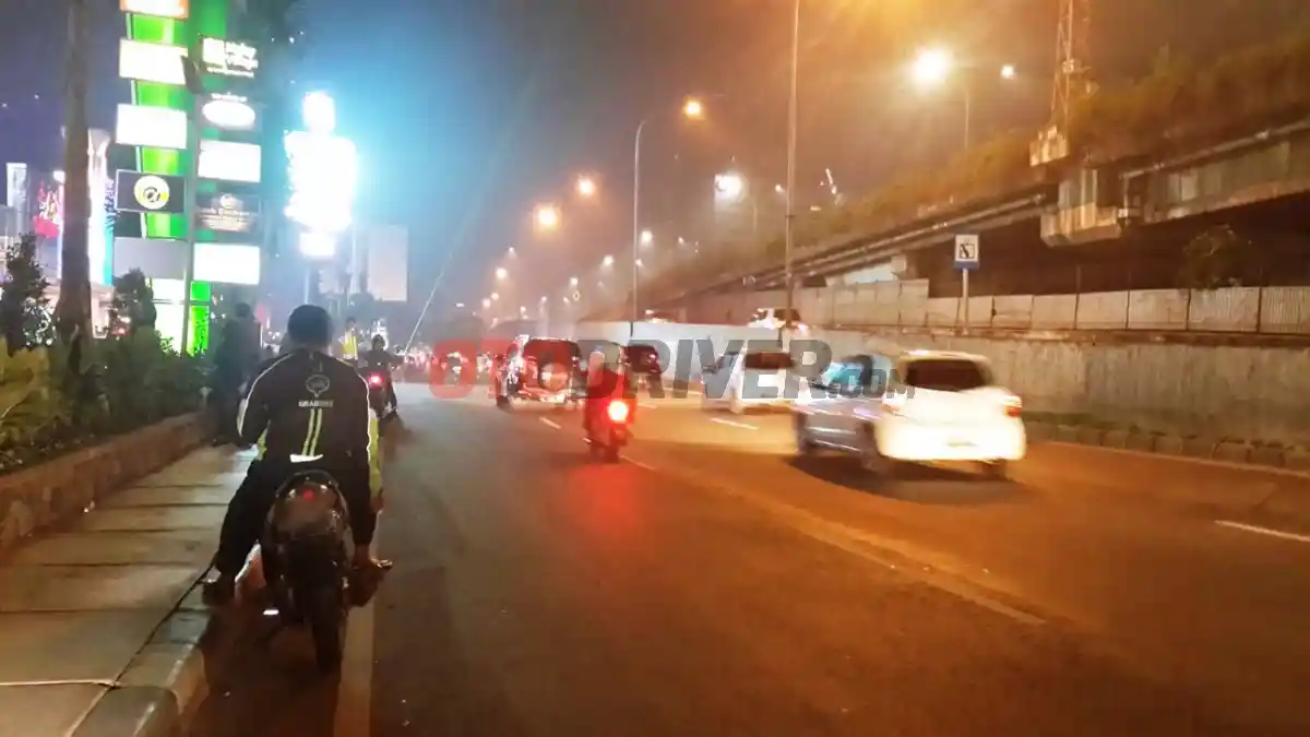 Foto - Uji Coba: Pakai Satu Lajur Di Tol JORR Untuk Urai Macet Di TB Simatupang