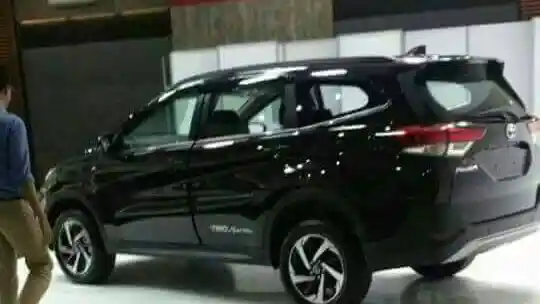 Foto - Rush-Terios Lepas Ban Serep di Pintu Bagasi? Ini Untung Ruginya