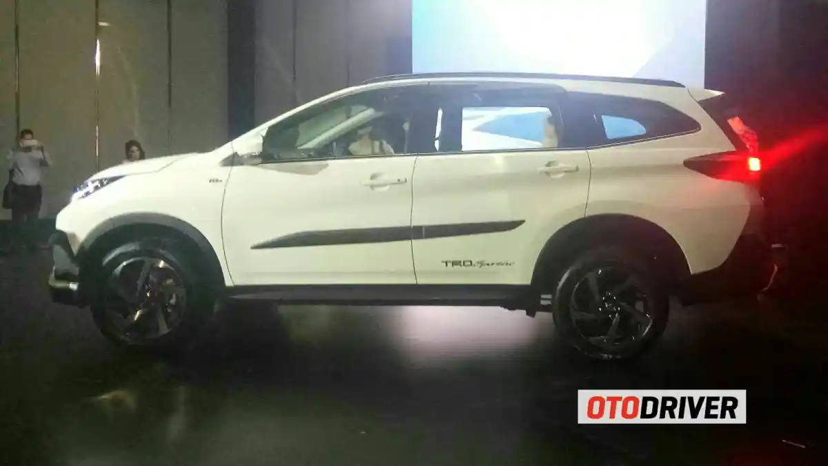 Foto - Toyota Rush Pakai Platform Mobil Sejuta Umat. Di Mana DNA SUV-nya?