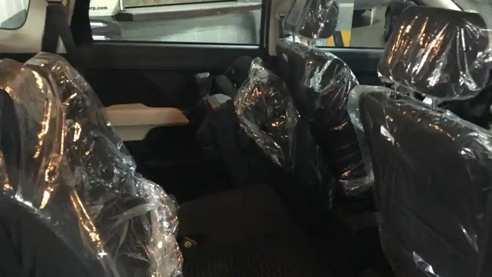 Foto - Toyota Rush Versi Setir Kiri Dapat Varian 5 Seater, Ini Bocoran Harganya (12 Foto)