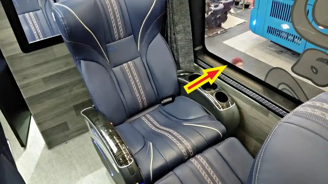 Foto - Kemenhub: Penumpang Bus Wajib Pakai Safety Belt 
