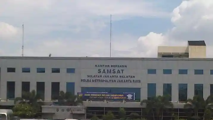 Foto - Pajak Mobil Jatuh Tempo Saat Libur Lebaran 2017? Jangan Khawatir, Denda Dihapus!