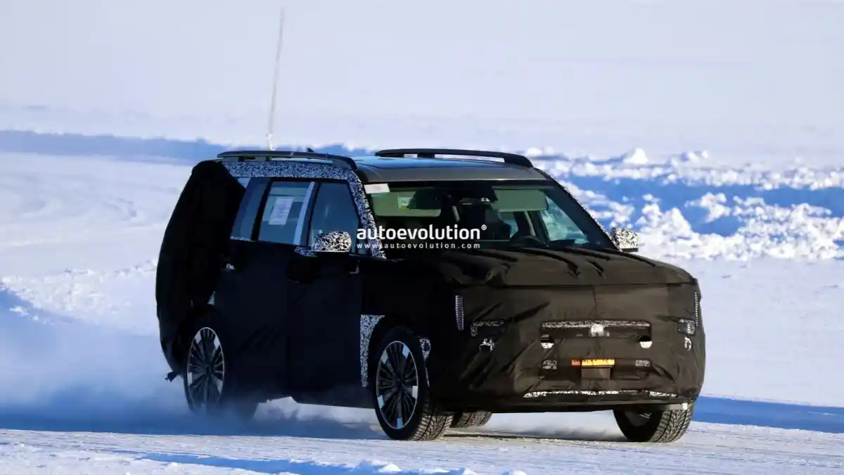 Foto - Hyundai Santa Fe EREV Bakal Hadir 2026, Intip Spesifikasinya 