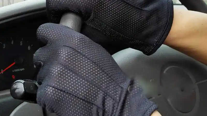 Foto - Mulailah Kebiasaan Mengemudi Pakai Sarung Tangan