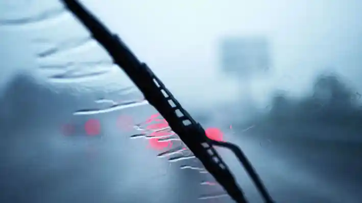 Foto - Siapkan 5 Hal ini Supaya Berkendara Nyaman di Musim Hujan