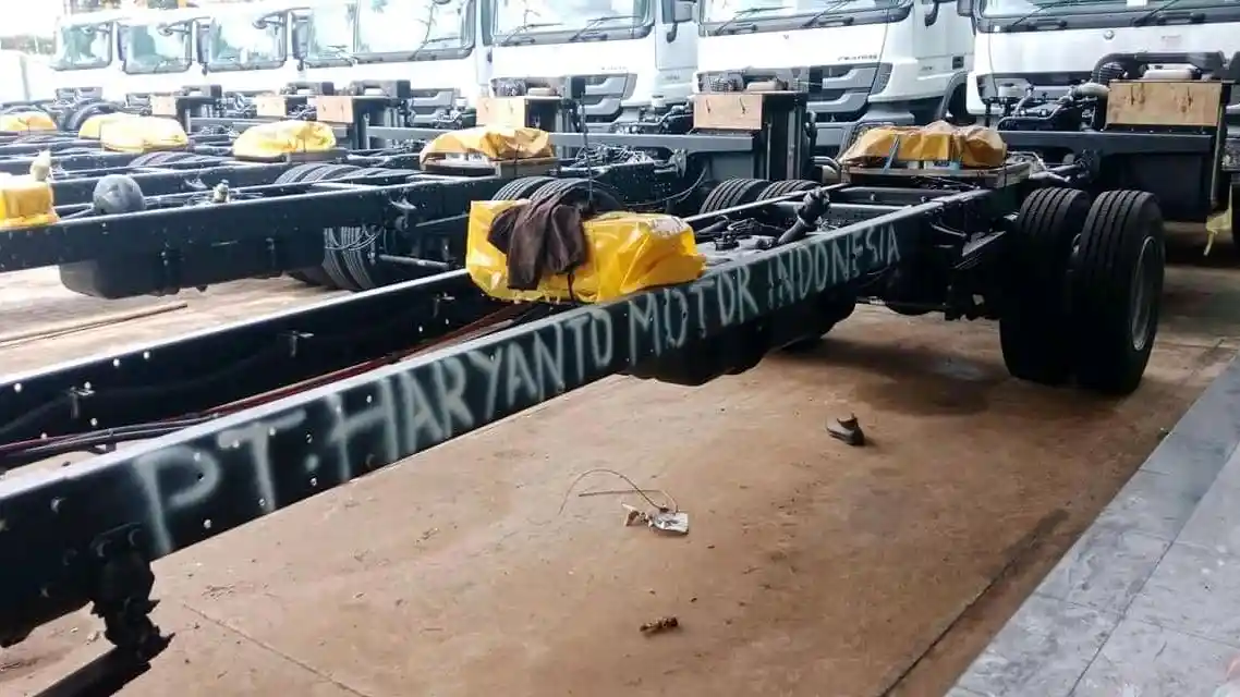 Foto - Awal Tahun, Banyak PO Bus Belanja Sasis Baru untuk Armada Lebaran