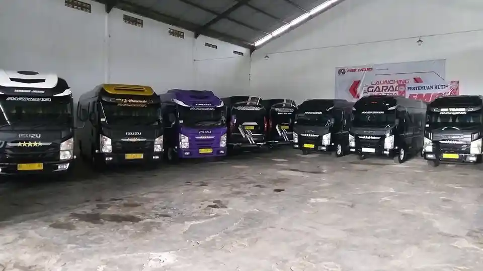 Foto - Dealer Di Nganjuk Ini, Menjual Isuzu Elf Station Beda Karoseri Dalam Satu Harga