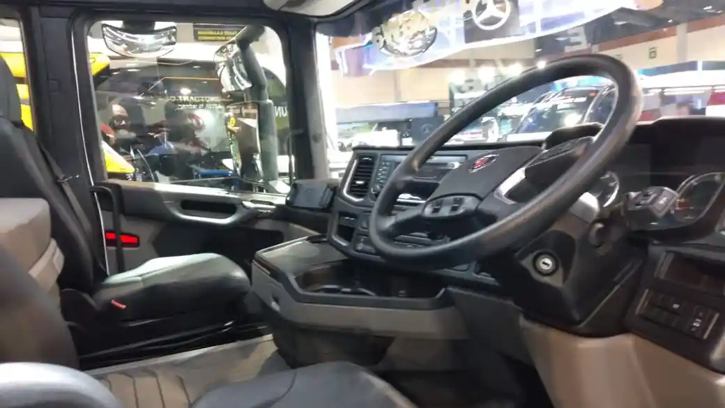 Foto - Video: Melihat Lebih Dekat, Scania R560, Truk Terbongsor Di GIICOMVEC 2020