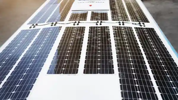 Foto - Bus Scania Tim Ski Swedia, Punya Fitur Solar Panel