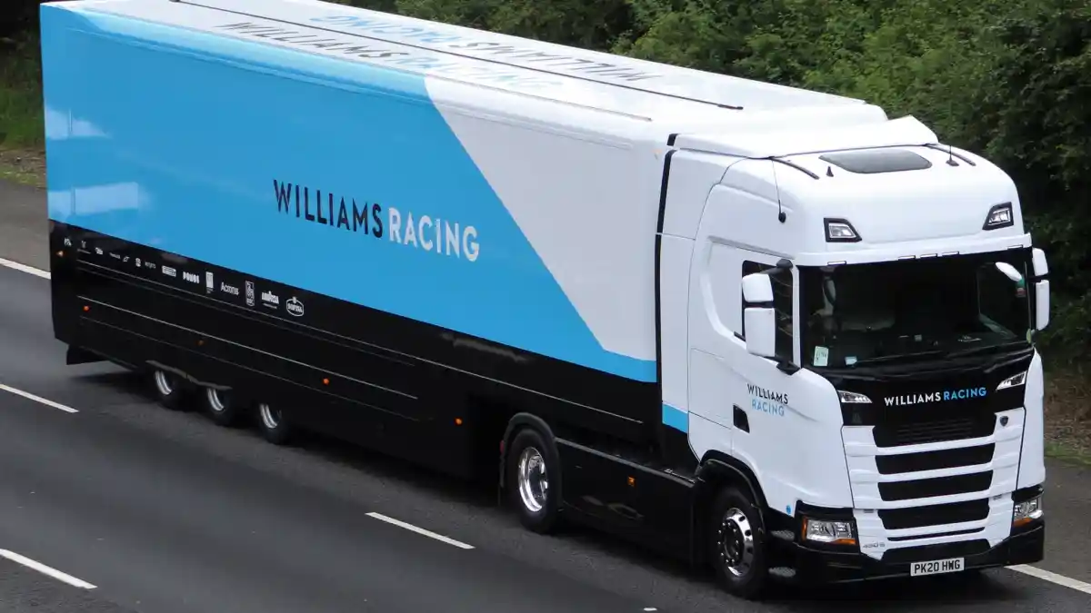 Foto - Intip Truk-Truk di Formula 1, Kapasitas Mesinnya Bagaikan Truk Tambang