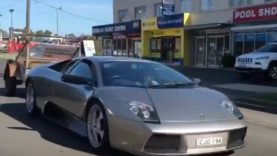 Berita - VIDEO: Ketika Sebuah Lamborghini Dipakai Mengangkut Domba