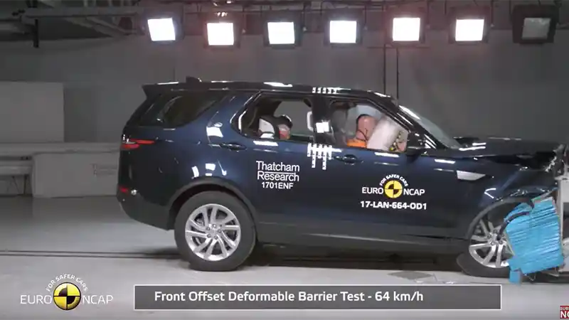 Crash Test - VIDEO: Crash Test Land Rover Discovery 2017