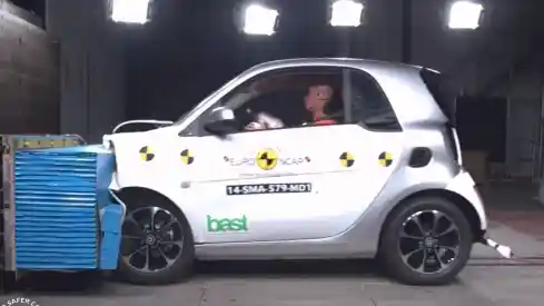 Crash Test - Video: Crash Test Smart Fortwo Electric Drive (Euro NCAP)