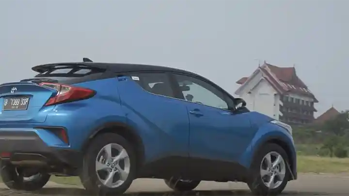 Foto - FIRST DRIVE: Toyota C-HR AT 2018