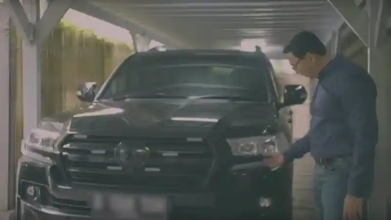 Berita - Bebas Dari Tahanan, Ahok Naik SUV Termahal Toyota