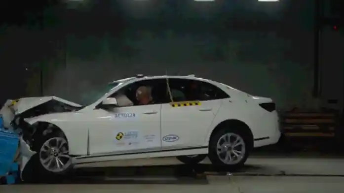 Foto - VIDEO: Crash Test VinFast Lux A2.0 (ASEAN NCAP)