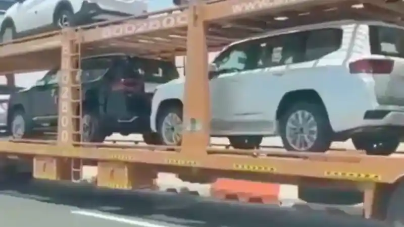Berita - Land Cruiser Generasi Terbaru Terkuak Di Sebuah Truk Derek