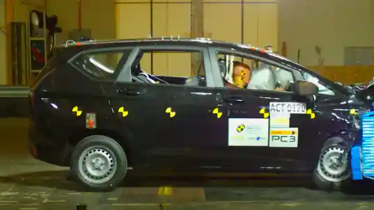 Crash Test - VIDEO: Crash Test Hyundai Stargazer, Dapat Empat Bintang (ASEAN NCAP)