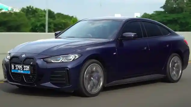 Berita - Akselerasi 0-100 km/jam BMW i4 Tak Sesuai Klaim Pabrikan