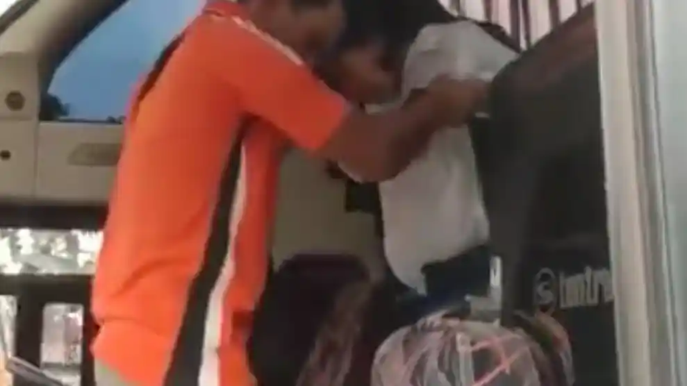 Foto - Viral! Bus Primajasa Ngebut Antar Penumpang ke Klinik Untuk Bersalin