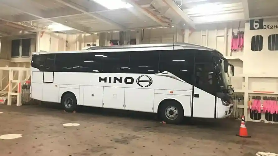 Foto - Bodi Bus Laksana, Dari Ungaran Hingga Mancanegara 