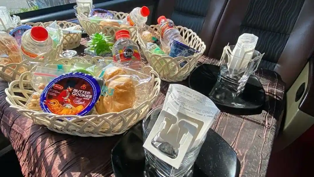 Foto - Tengok Harga Tiket, Jadwal Keberangkatan dan Fasilitas Cafe Berjalan