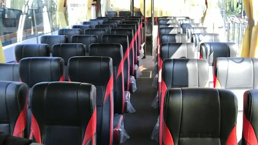 Foto - Tengok Detail Bus Mercy OF 1623 PO Harapan Jaya dan Akas