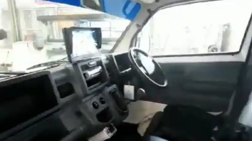 Foto - Angkot JakLingko Makin Nyaman, Pakai AC dan Jok Tebal