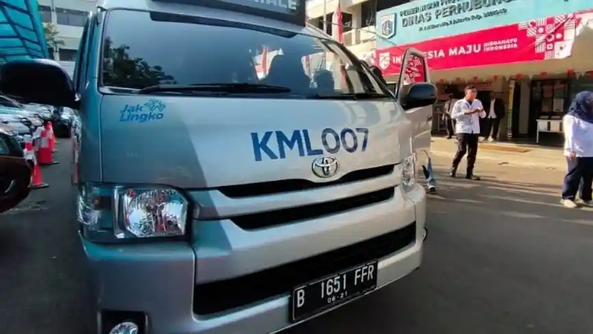 Van - Angkot Modern JakLingko Juga Andalkan Toyota HiAce